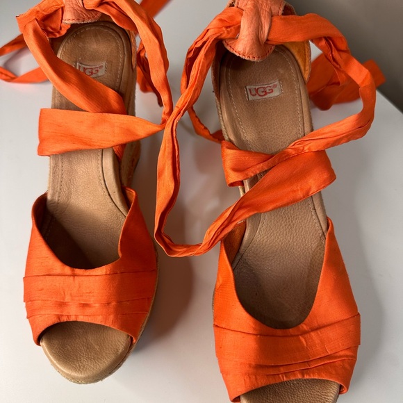 UGG Australia ‘Luciana’ Heel Wedge Sandals - Picture 3 of 5